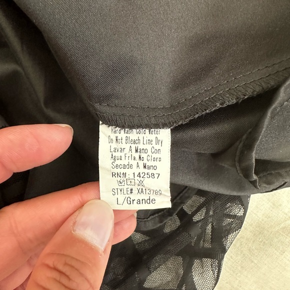 Windsor Mesh Skirt Large - Picture 4 of 7